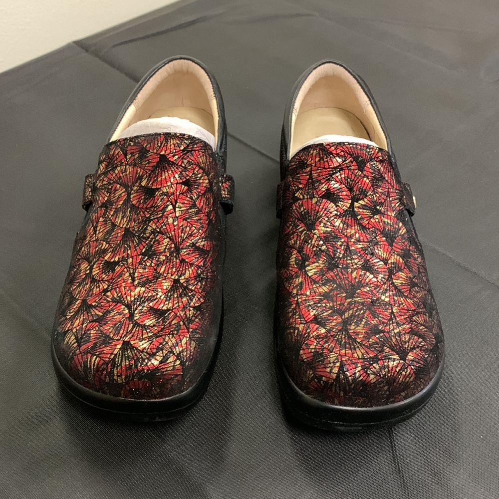Algeria Kara size 9. 5 to 10